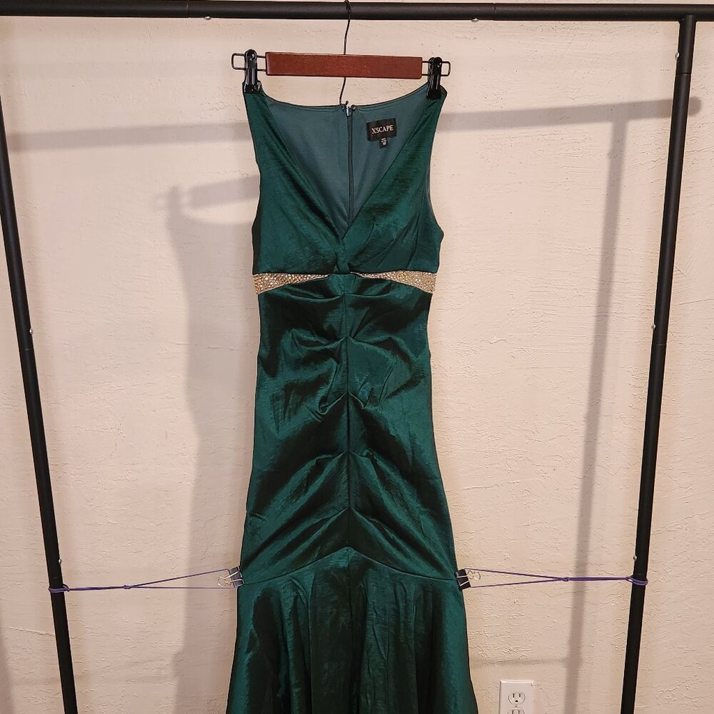 Xscape Emerald Green Mermaid Gown – Size 4P – Ruched Formal Dress w/ Embellished